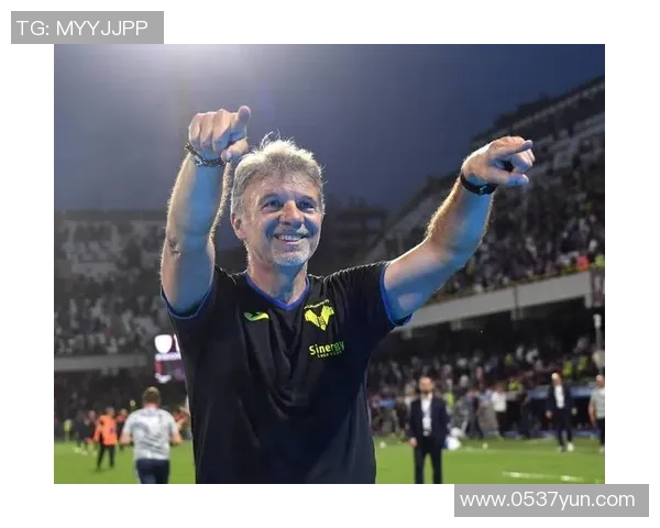 足球球星高清竖屏图片素材下载合集，轻松获取多款经典球员照片